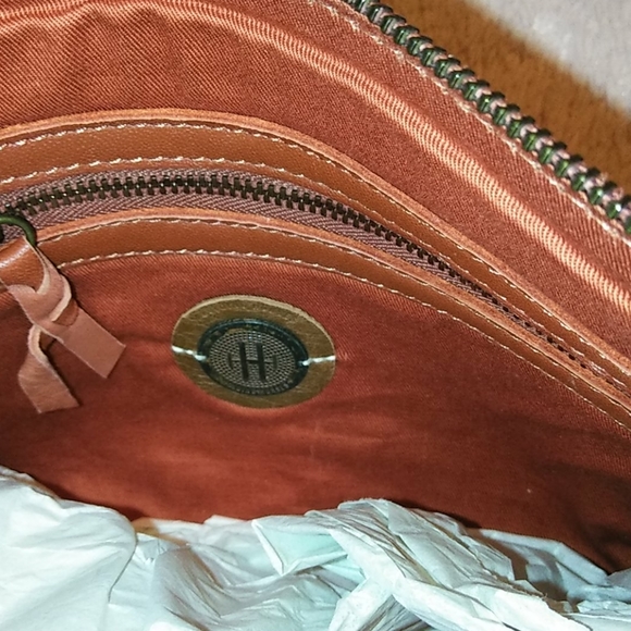 Holding Horses 🐎 💜Clutch💙 - Picture 4 of 7